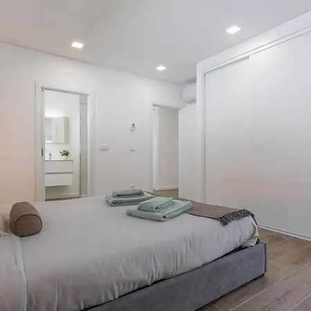 בית נופש Laura With Private Swimming Pool לוריניה