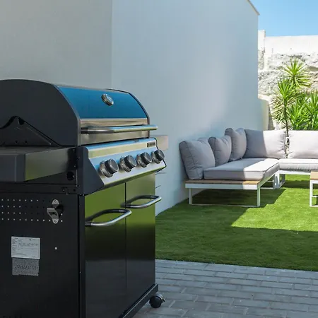 Laura With Private Swimming Pool *