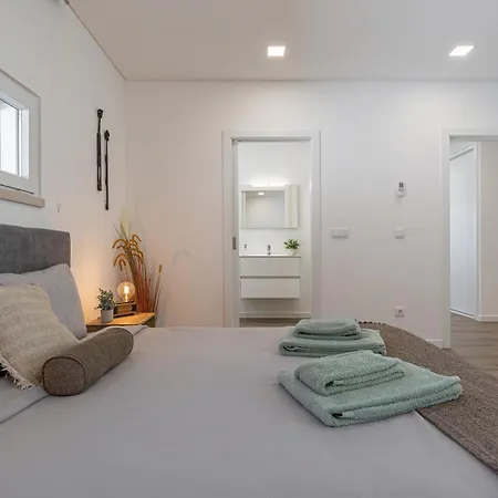 Laura With Private Swimming Pool לוריניה