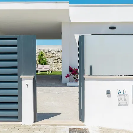 בית נופש Laura With Private Swimming Pool *