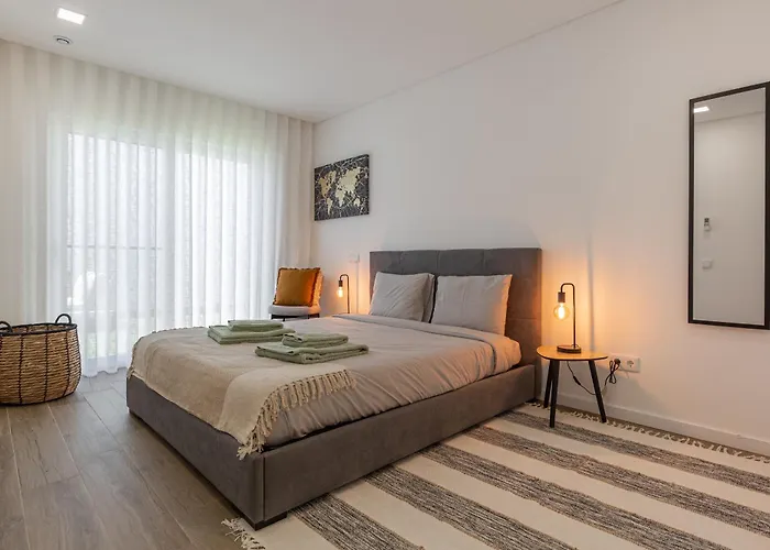 Laura With Private Swimming Pool Hébergement de vacances *