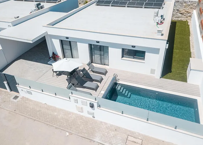 Laura With Private Swimming Pool Hébergement de vacances Lourinhã