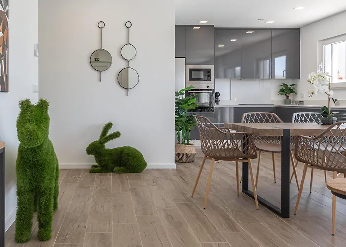 Laura With Private Swimming Pool *