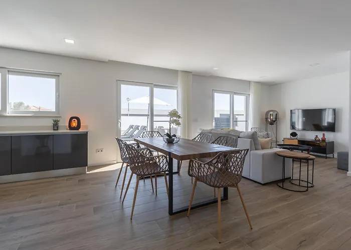 Laura With Private Swimming Pool Hébergement de vacances *