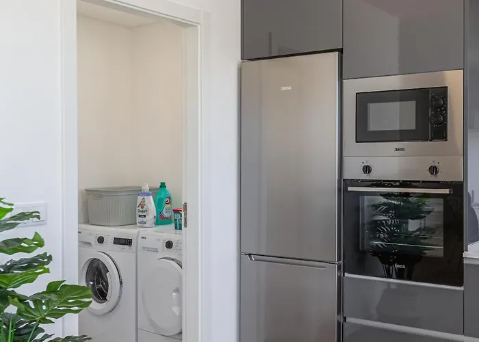 Laura With Private Swimming Pool *