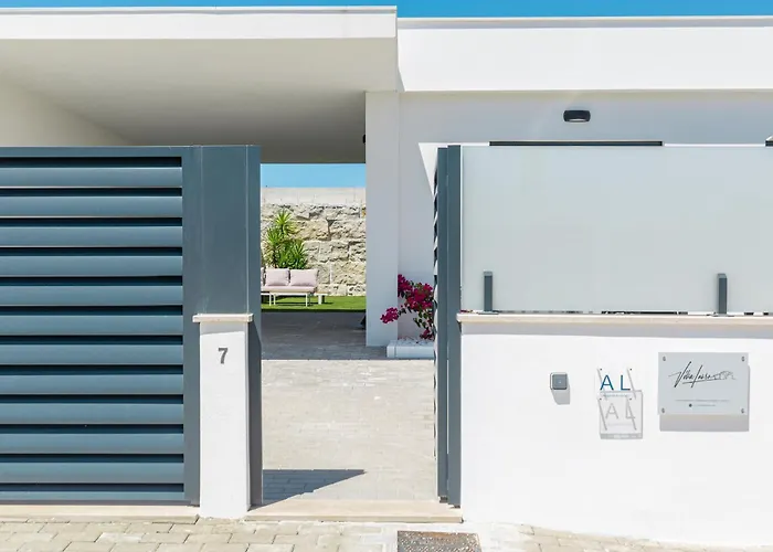 Hébergement de vacances Laura With Private Swimming Pool *