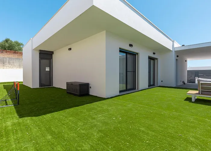 Laura With Private Swimming Pool Hébergement de vacances