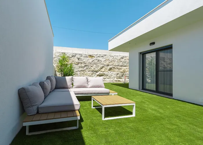 Laura With Private Swimming Pool Hébergement de vacances *